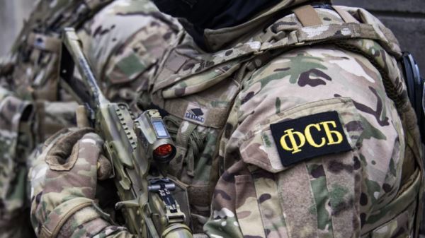 Изъяты компоненты СВУ и зажигательные устройства: ФСБ задержала готовивших нападения на школы в Москве и Тюмени