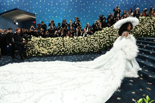 Удачи и провалы на Met Gala 2025: звезды удивляли и шокировали нарядами10