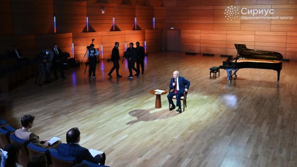 Путин рассказал, как Петербург воспитал в нем чувство прекрасного1