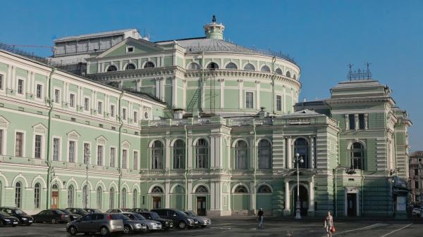 Путин назвал Большой и Мариинский театры мощными символами России