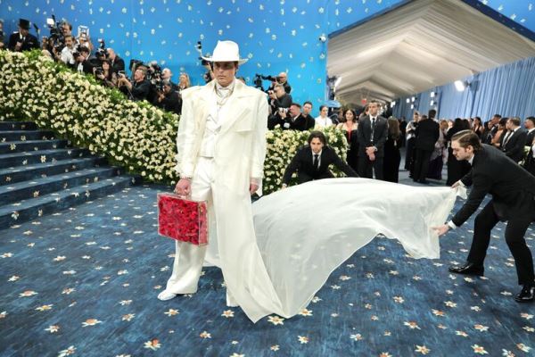 Удачи и провалы на Met Gala 2025: звезды удивляли и шокировали нарядами13