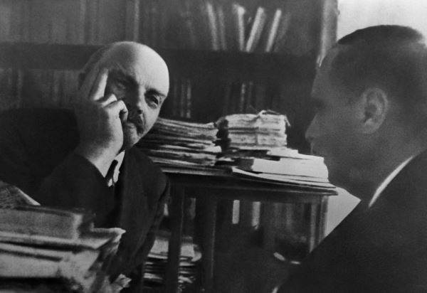 «Сумел потрясть он шар земной»: как создатель советского государства Владимир Ленин повлиял на мировую культуру