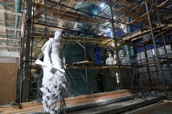 «Два великих стихотворения воплотились в бронзе»: скульптор Андрей Коробцов рассказал о работе над Ржевским мемориалом