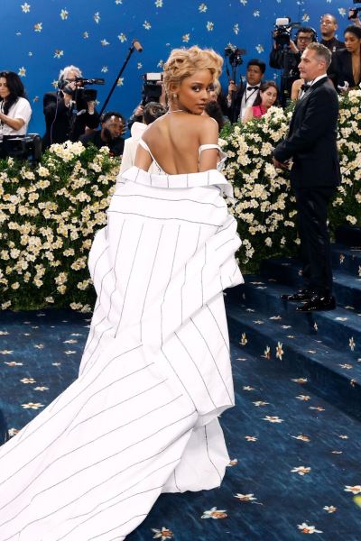 Удачи и провалы на Met Gala 2025: звезды удивляли и шокировали нарядами17