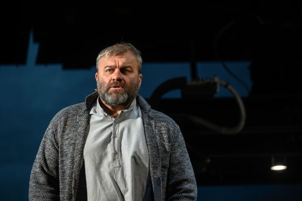 «Обострённое чувство жажды жизни»: в МХТ поставили спектакль «20 дней без войны» по Симонову