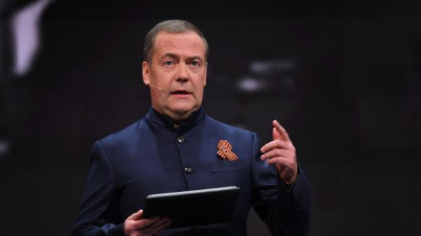 Медведев заявил, что «Гарри Поттер» никак не связан с жизнью российских детей